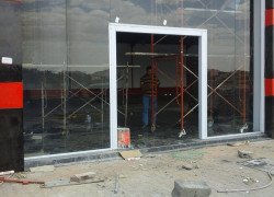 واجهات زجاجية حديثة